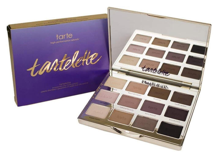 This used to be my go-to palette for smoky eye looks! I actually dropped it and broke it (RIP 😢) but I still think it’s one of the best for everyday makeup & gram smoky makeup! 毎日メイクもスモーキーメイクにも使えるのでお気に入りアイテム！